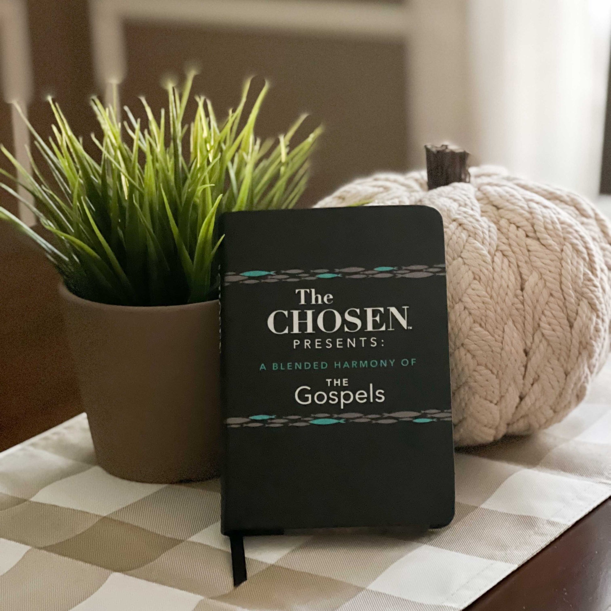 The Chosen Presents: A Blended Harmony of the Gospels Black