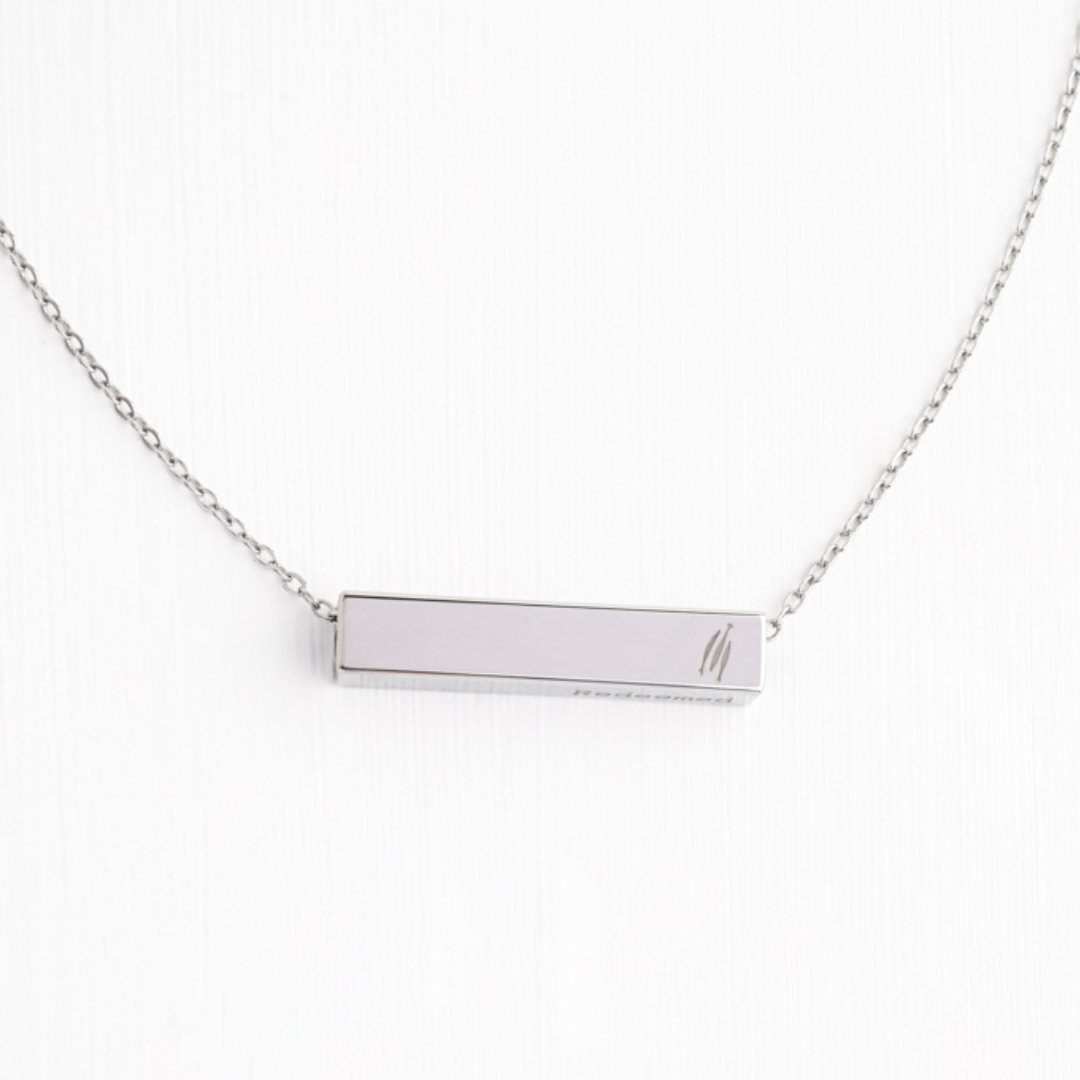 Ang Pinili na Four-Sided Necklace na Pilak