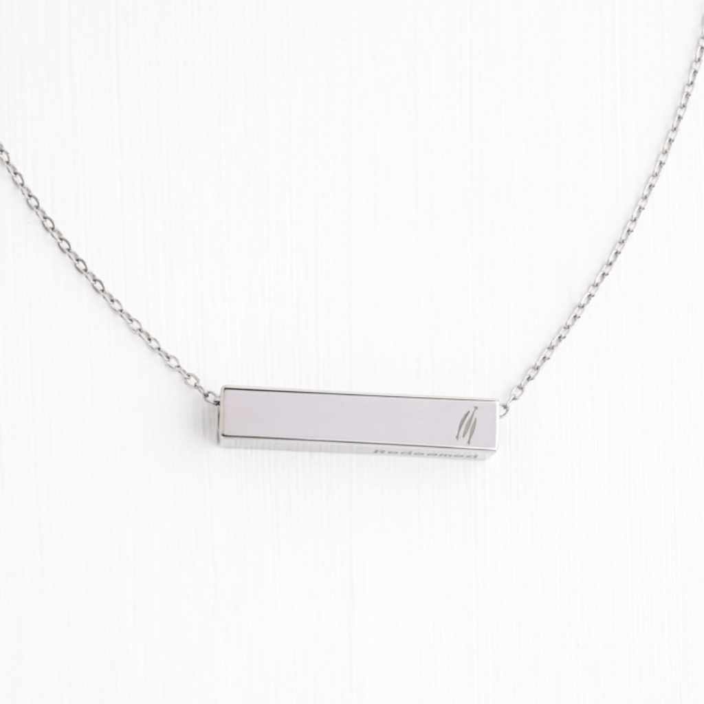 Det valda fyrsidiga halsbandet Silver