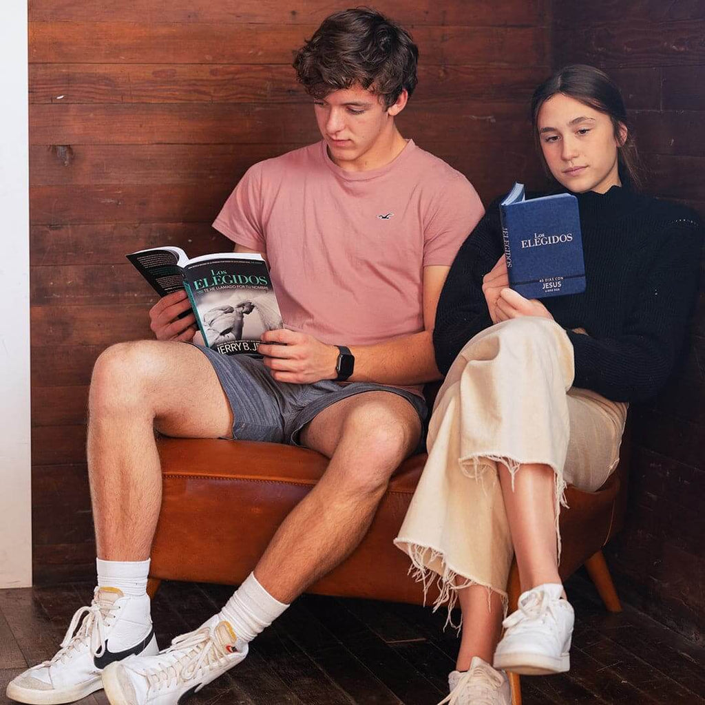 Los Elegidos Libro Devocional 2 (En Español)