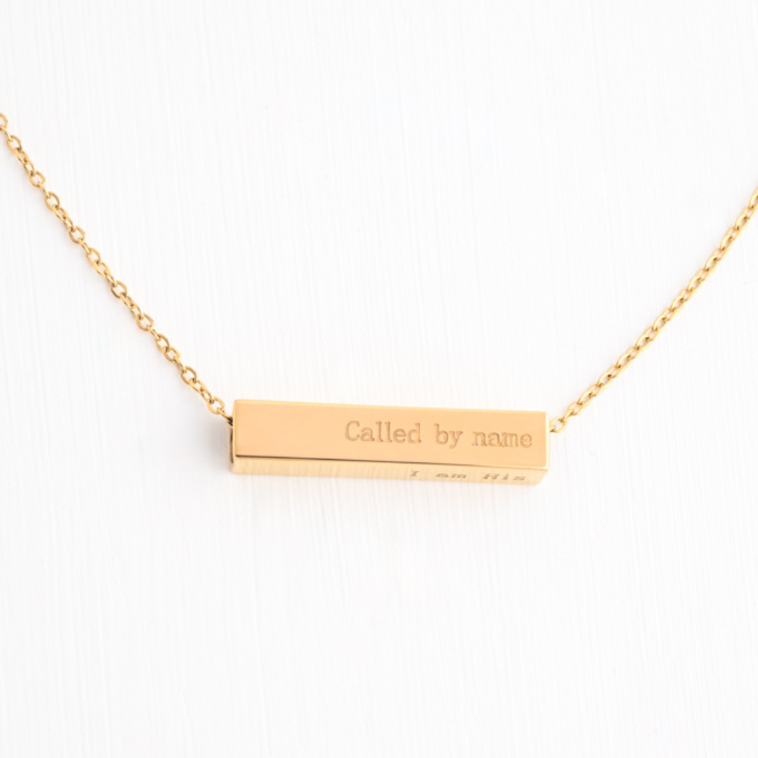 Ang Pinili na Four-Sided Necklace Gold