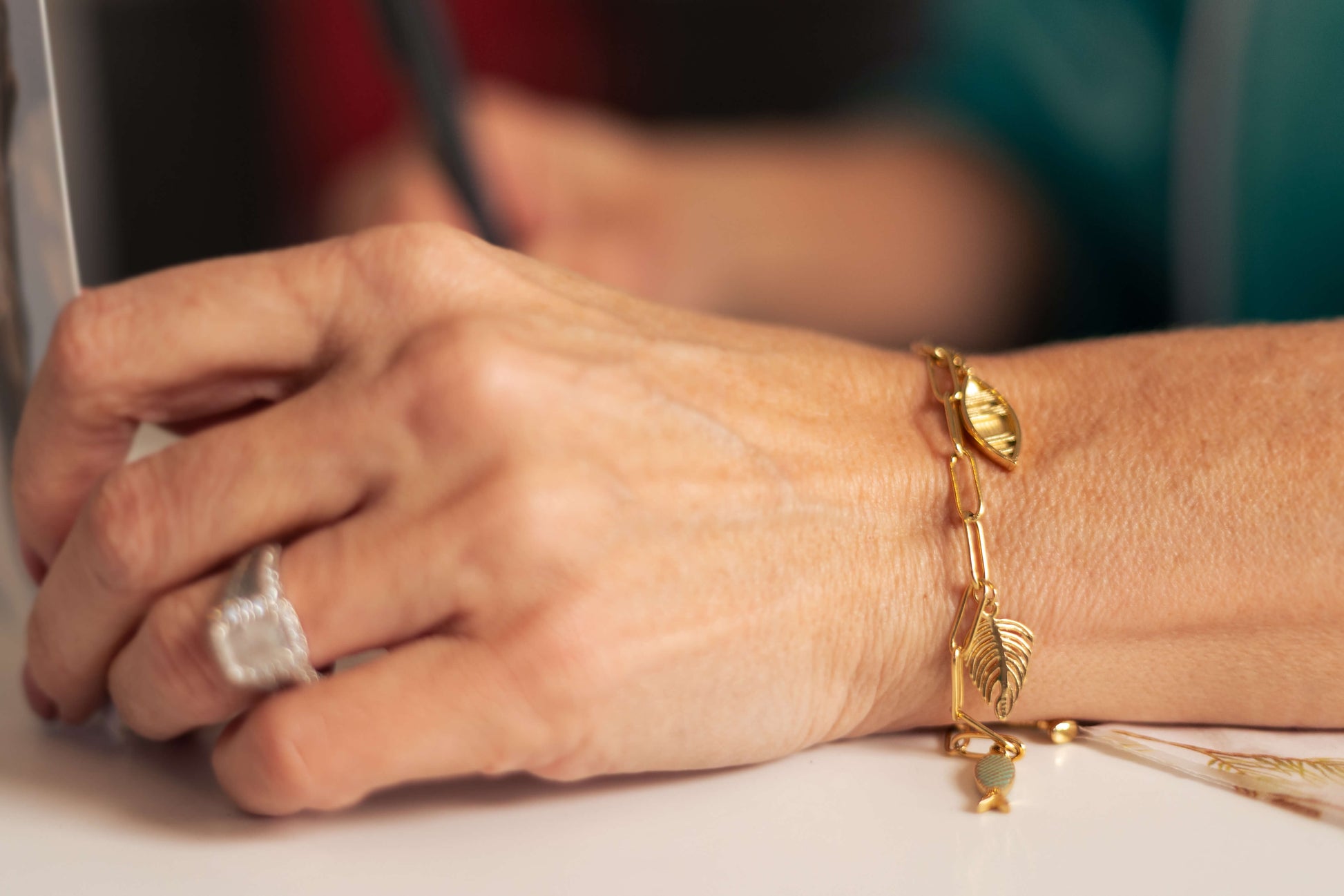 Pulseira com pingente da 5ª temporada escolhida