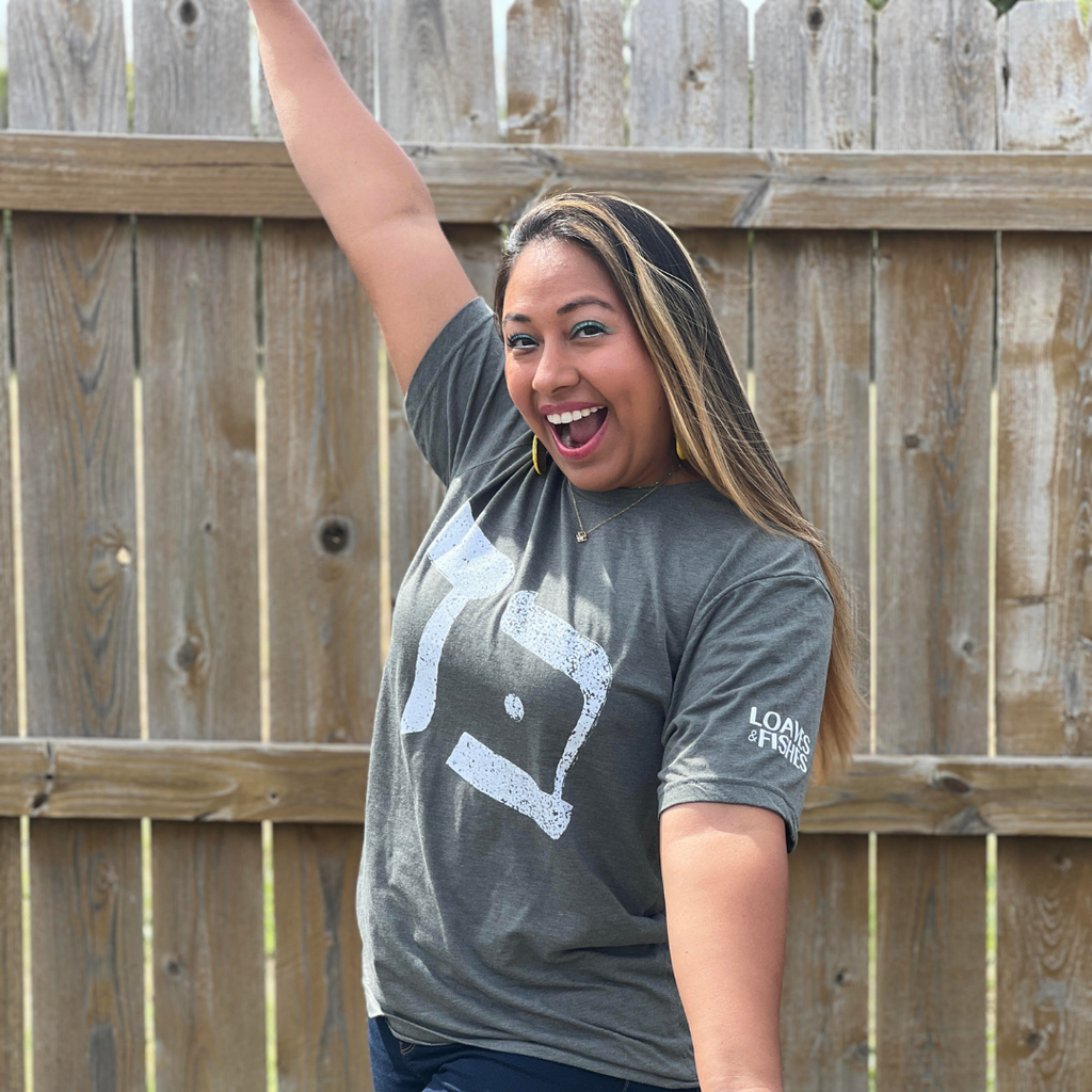 Kaos Hijau Roti dan Ikan Ibrani