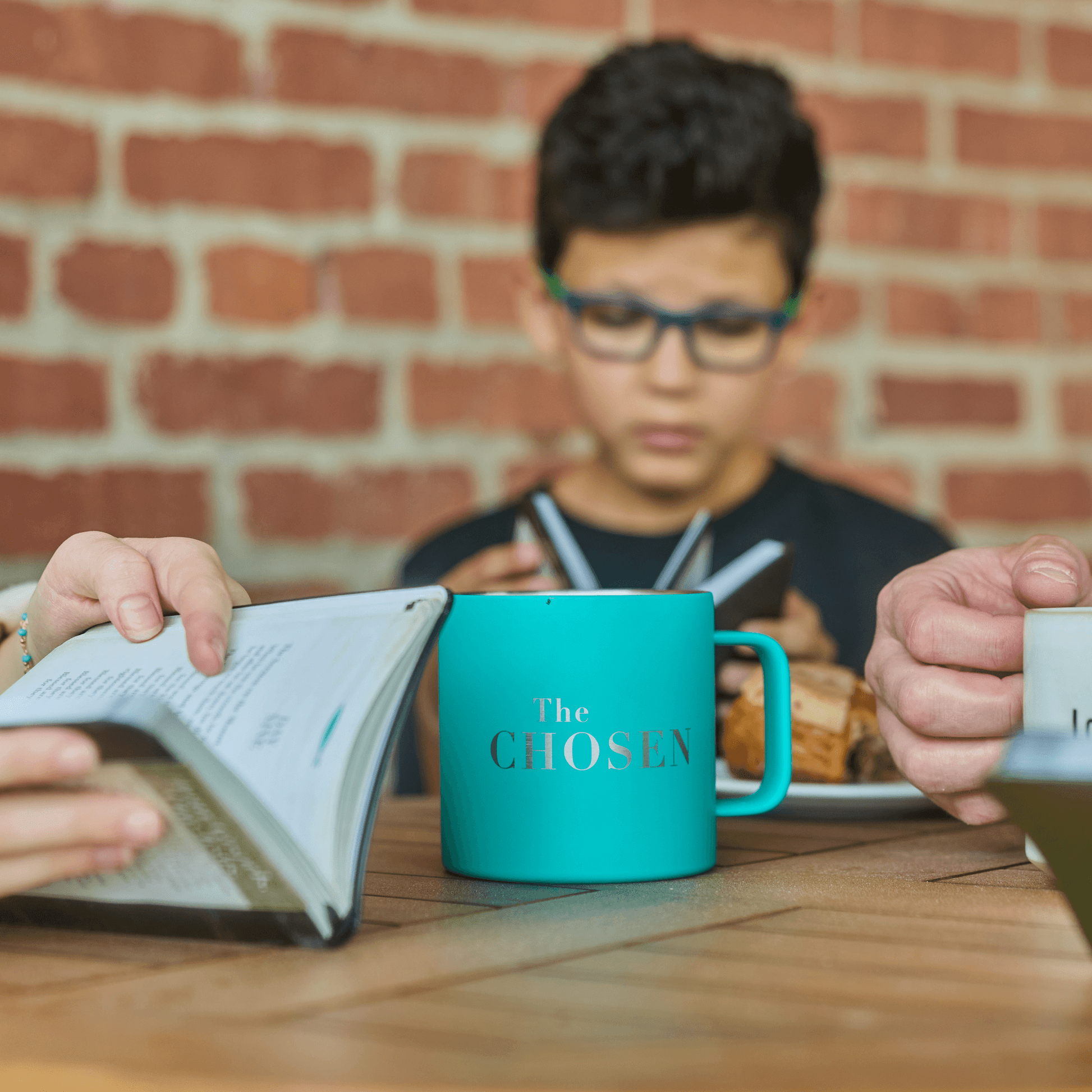 Acostume-se com diferentes cercetas de aço inoxidável de 16 onças. Caneca