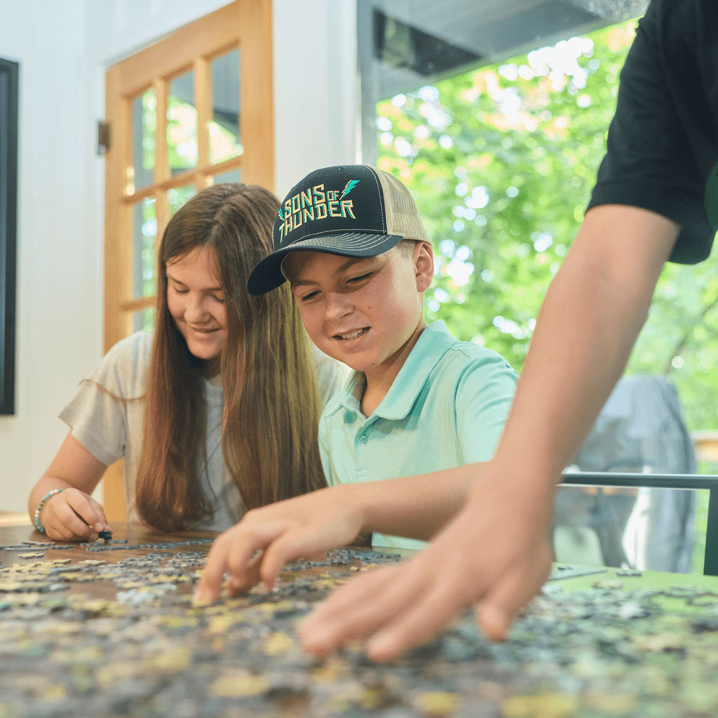 Gorra trucker negra de Sons of Thunder