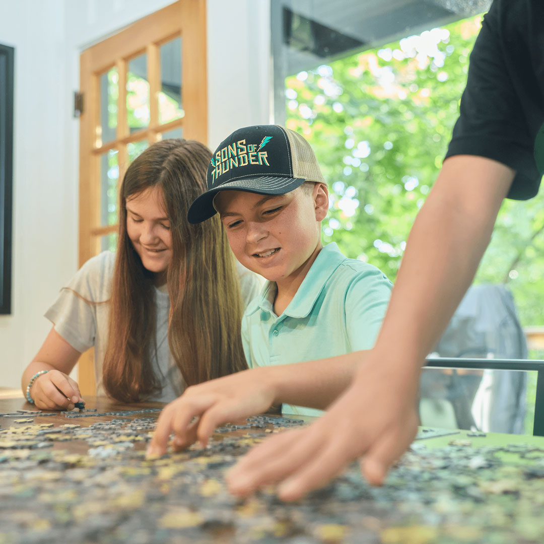 Gorra trucker negra de Sons of Thunder
