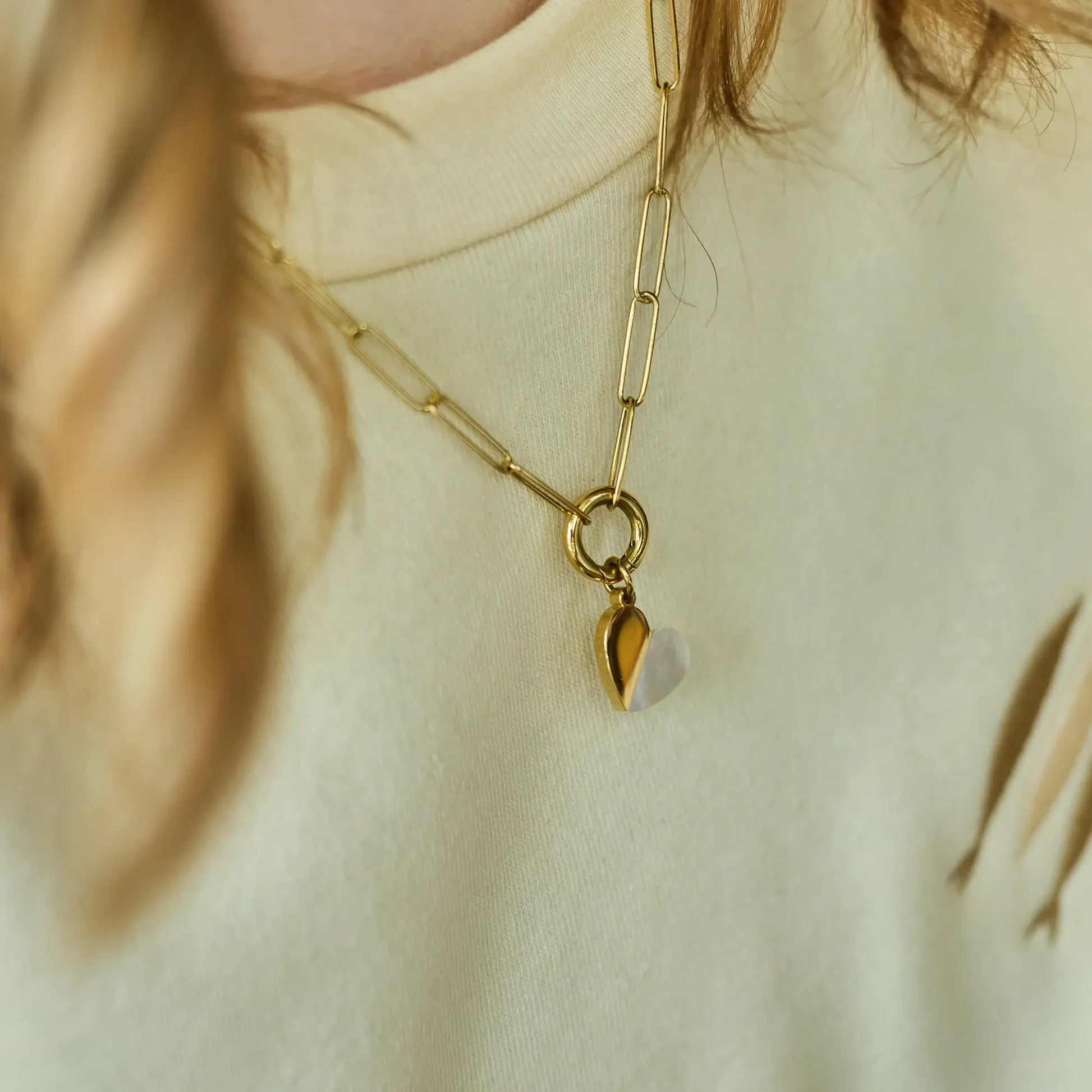 Kalung Kamu Adalah Milikku